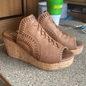 Cute wedge shoe sz 9